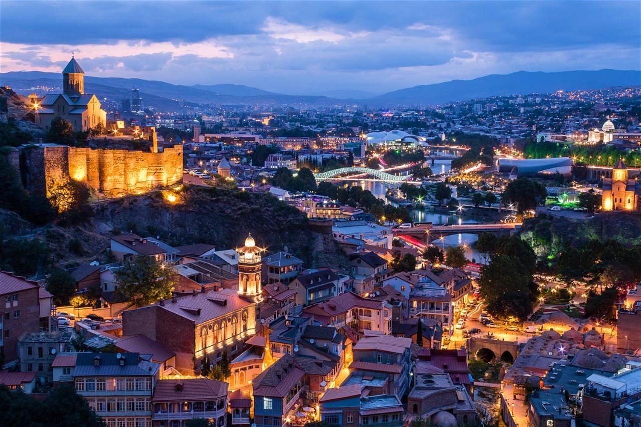 Hotel 2Floors Tbilisi Bagian luar foto